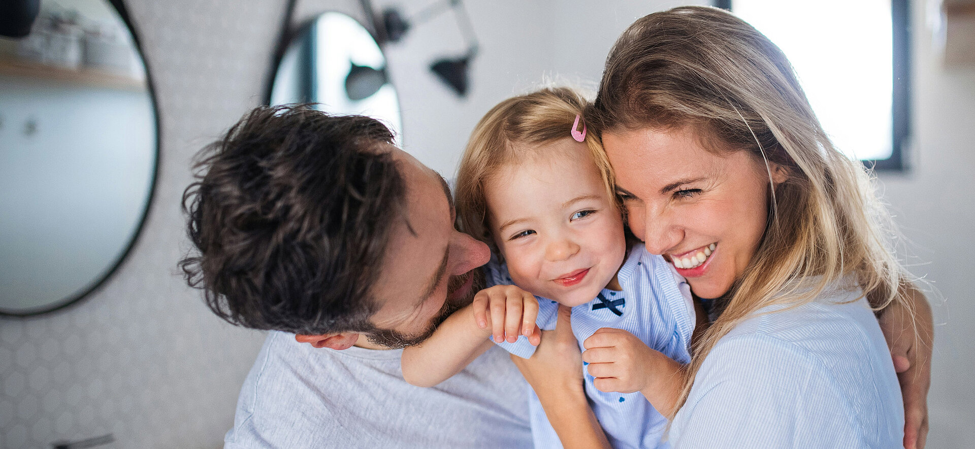 familie zufrieden schöne zähne